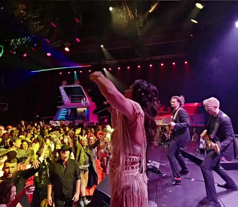 Liveband MAXiN live: Overdress, Zürich (Video)