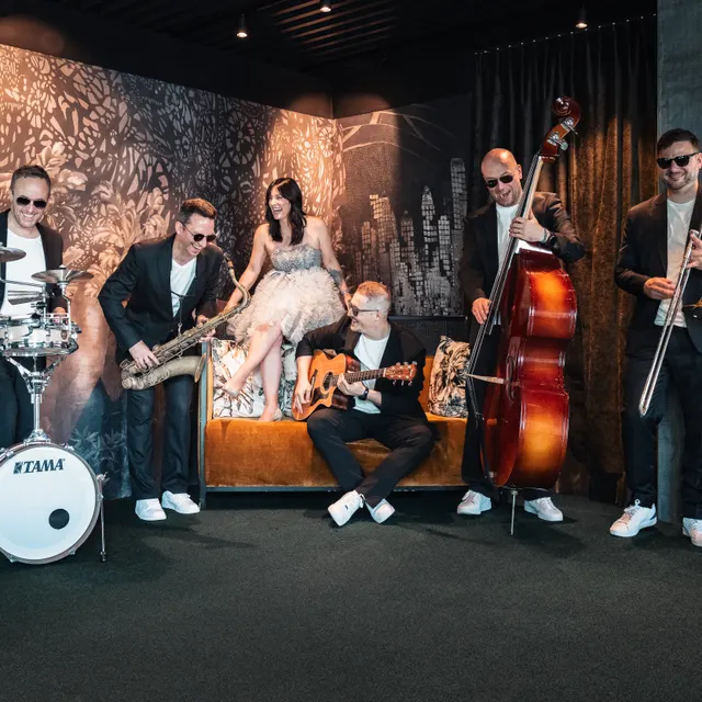 Band MAXiN mit Kontrabass, Saxophon und Gitarre