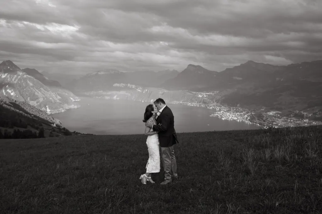 Brautpaar auf dem Bürgenstock über dem Vierwaldstättersee, Hochzeit September 2026
