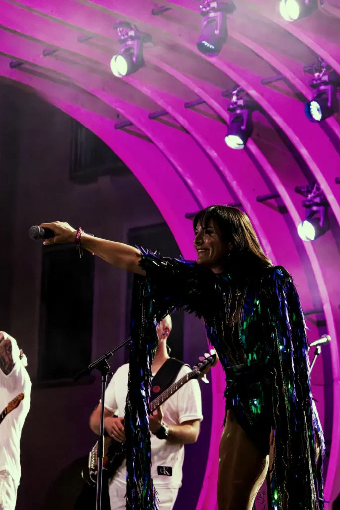 Sängerin und Gitarrist von MAXiN am Moon & Stars Locarno 2025