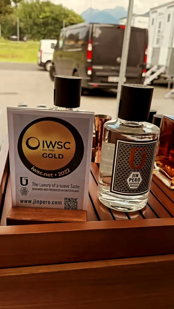 Jinpero Gin mit IWSC-Goldmedaille beim Apéro bei Poroli Special Boats