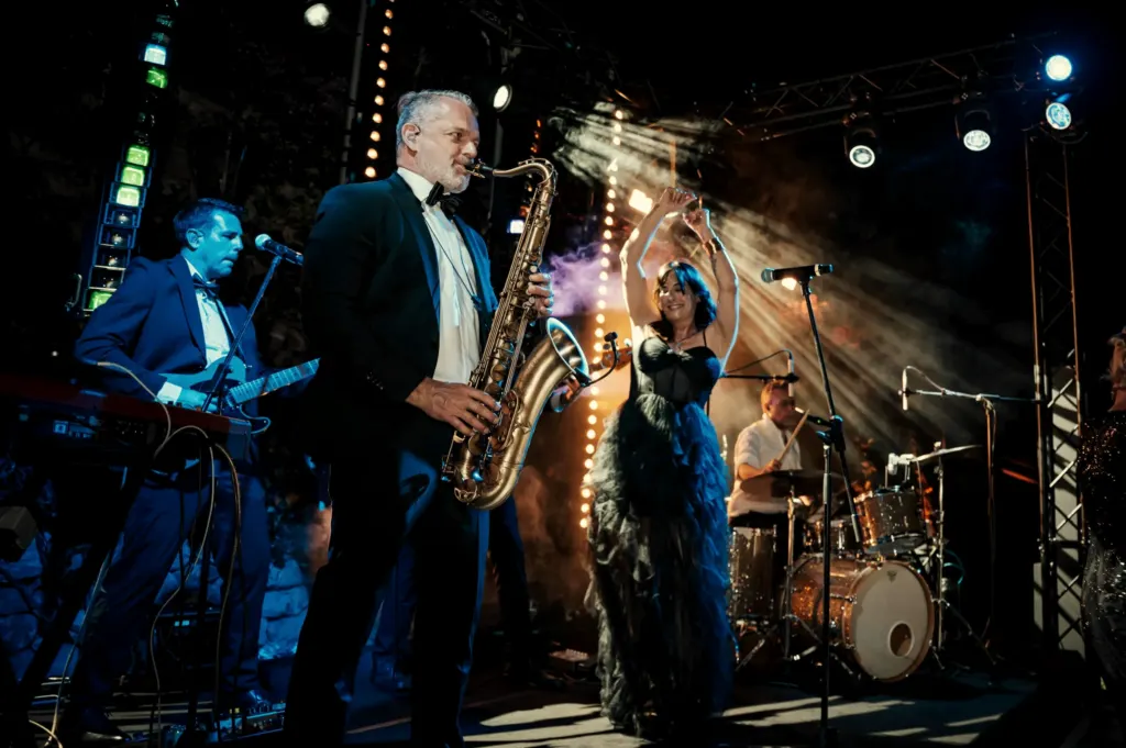 MAXiN live an einer Hochzeit an der Amalfiküste, Italien