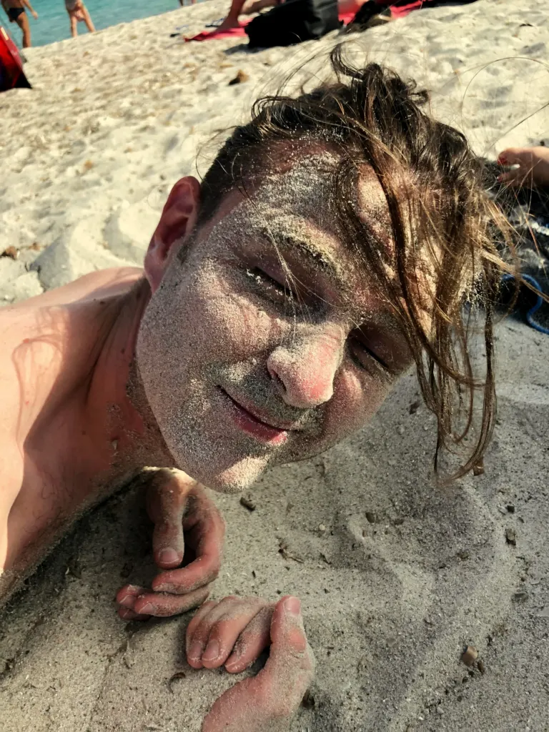 Musiker von MAXiN am Strand, Sardinien, Italien